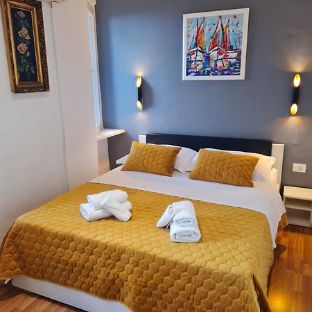 Inchy Accommodation - In The Center Of Diocletian'S Palace Split Extérieur photo