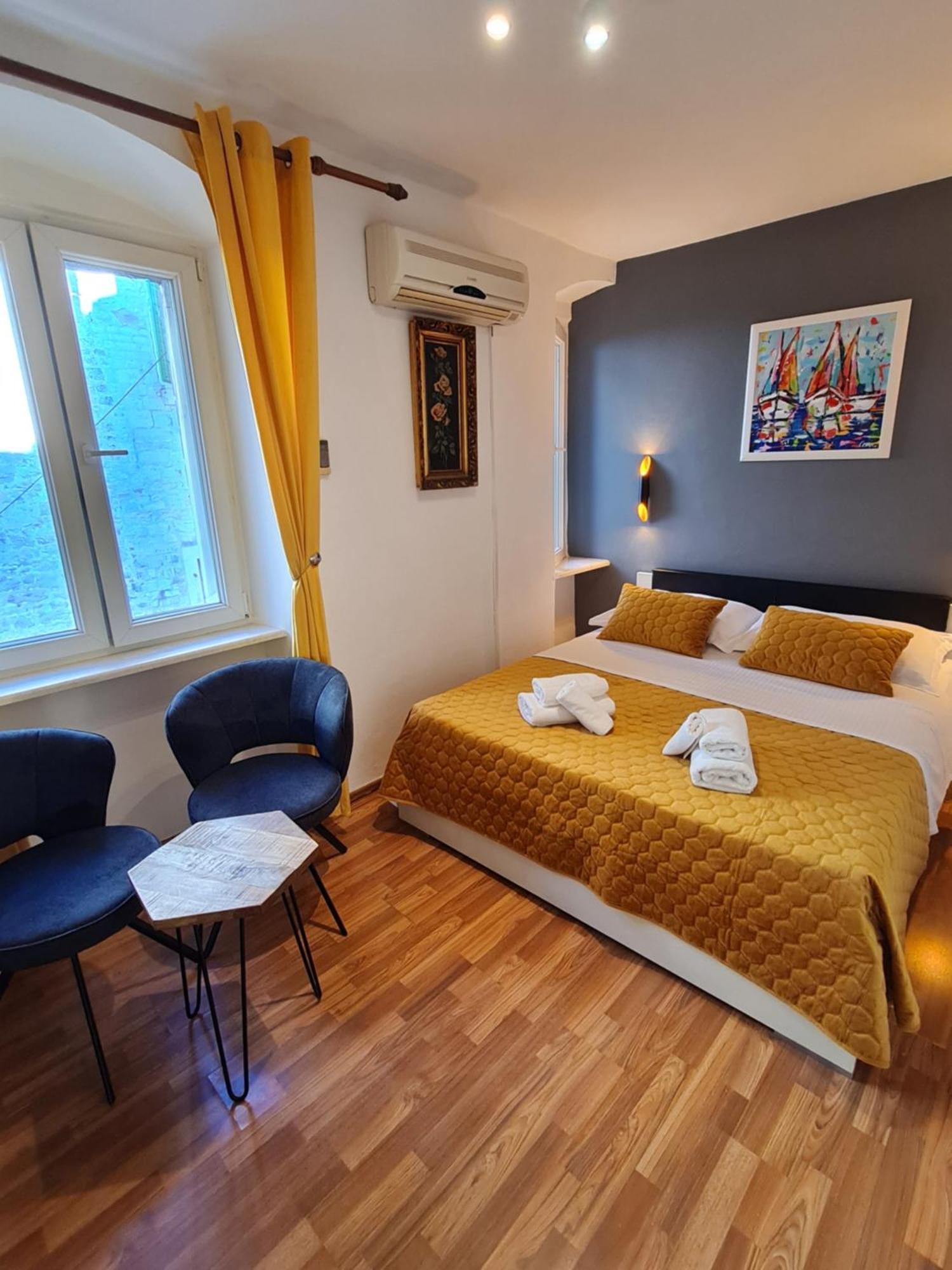 Inchy Accommodation - In The Center Of Diocletian'S Palace Split Extérieur photo